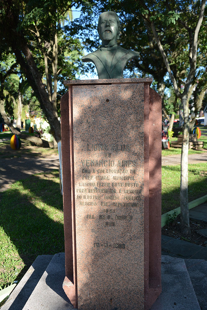 Busto do Jornalista Venâncio de Oliveira Ayres_(Alvaro Pegoraro)